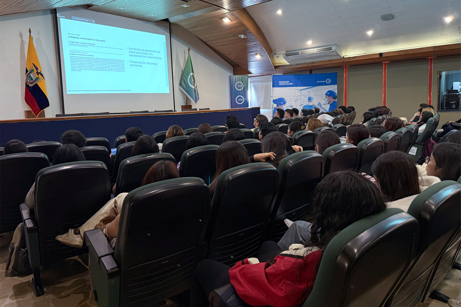 Clases magistrales en odontología UTE
