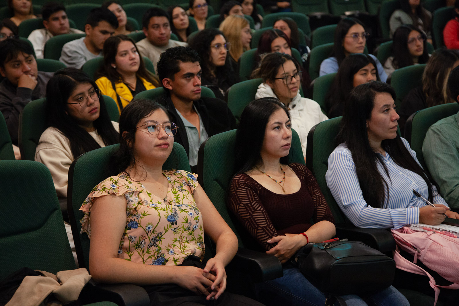 Clases magistrales en odontología UTE