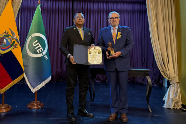 Condecoración Dr. Eugenio Espejo - UTE