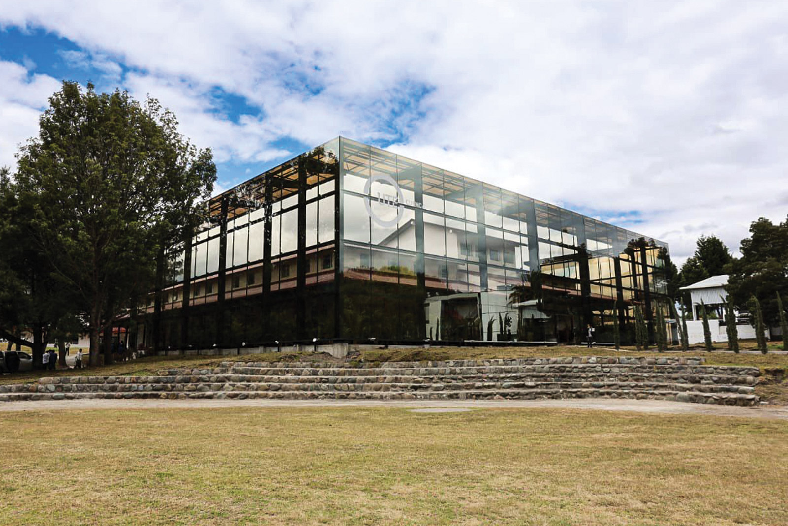 ute-inaugura-campus-cuenca-1