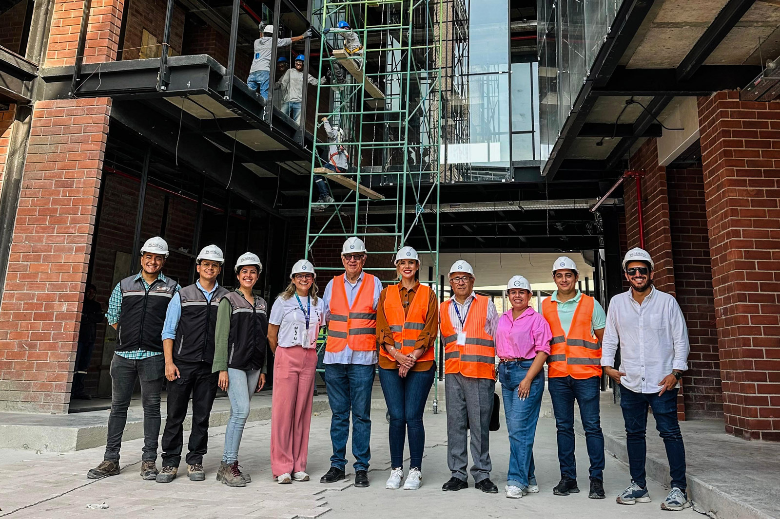 Alcaldesa de Manta visita UTE