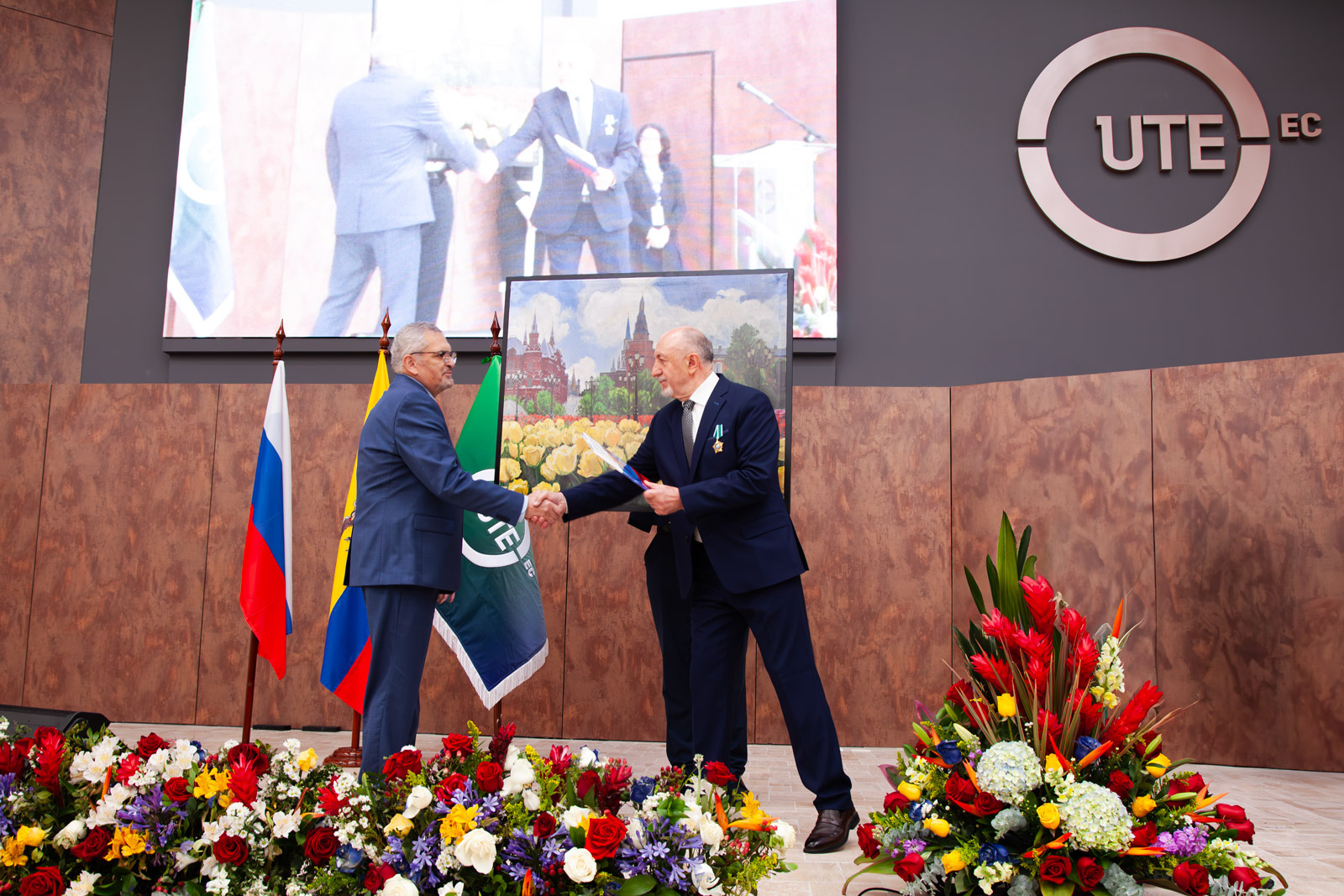 ute-rector-condecoracion-rusia-2