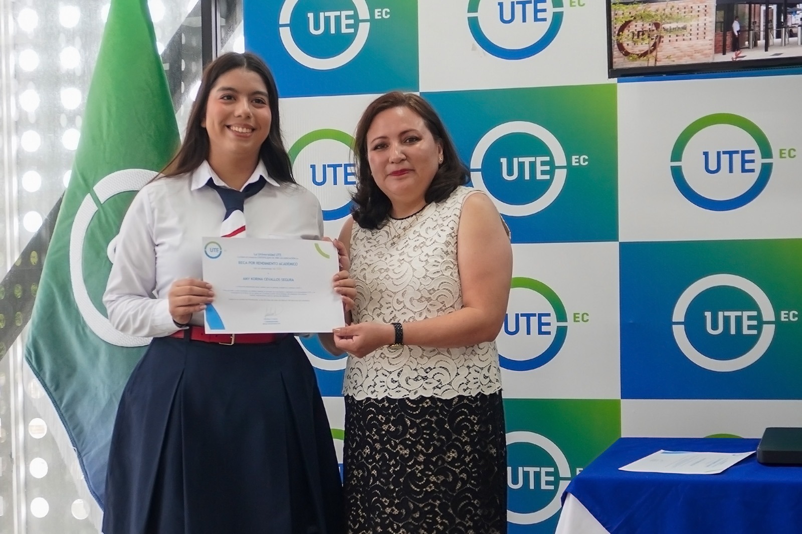 becas26-estudiantes-manabi-2