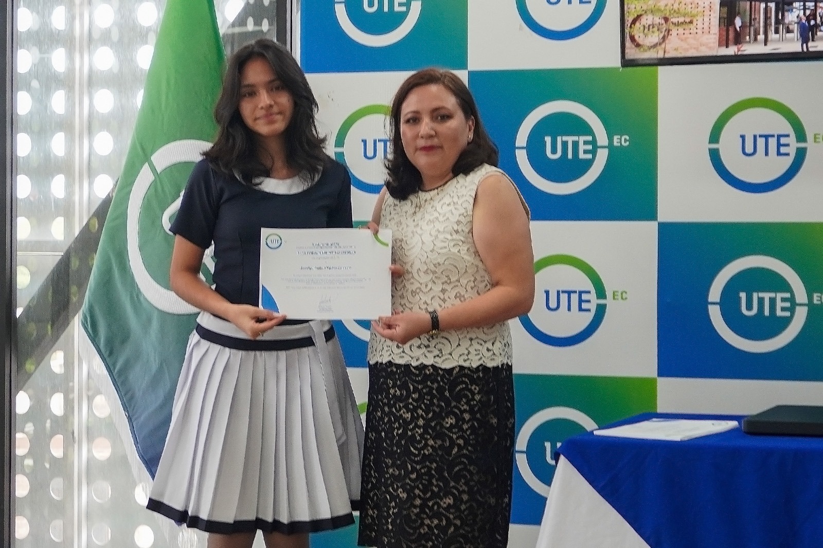 becas26-estudiantes-manabi-3