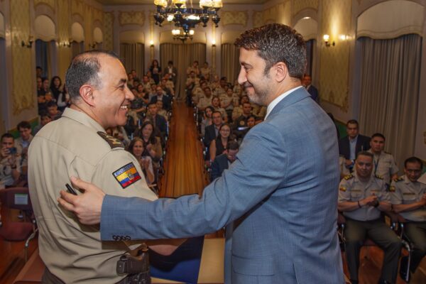 UTE e ISSPOL firman convenio para fortalecer la formación policial en Ecuador.