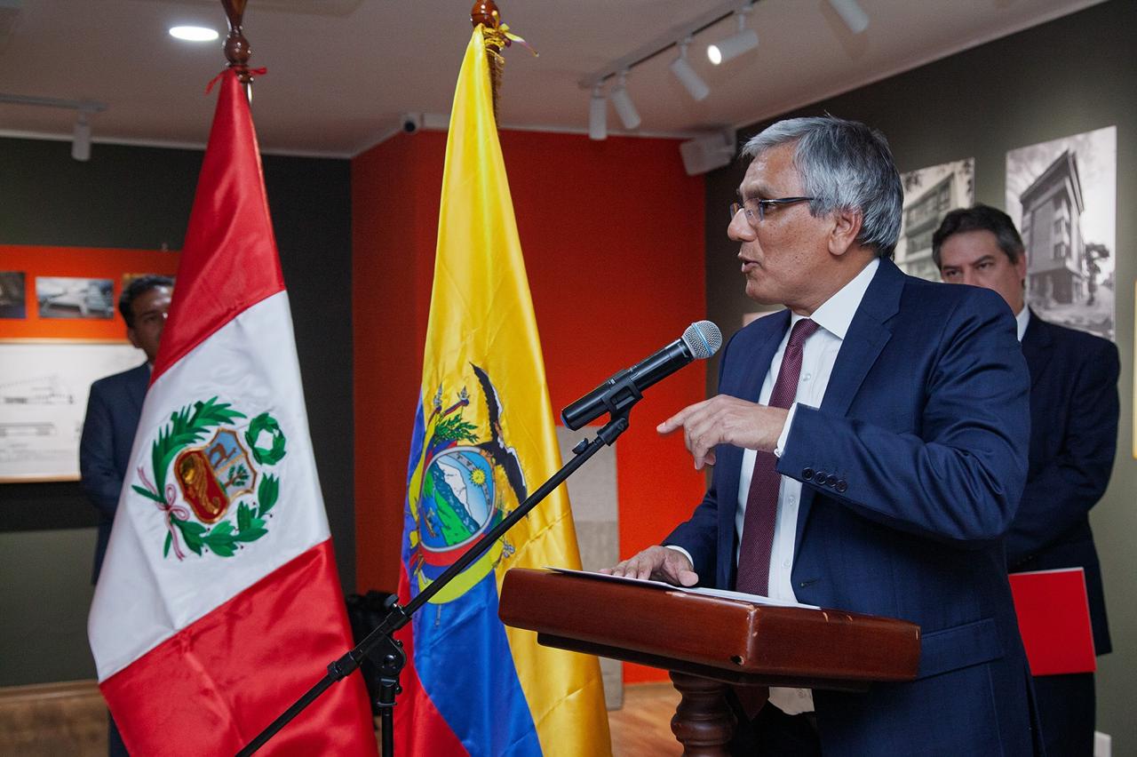 canciller-condecoracion-peru-3