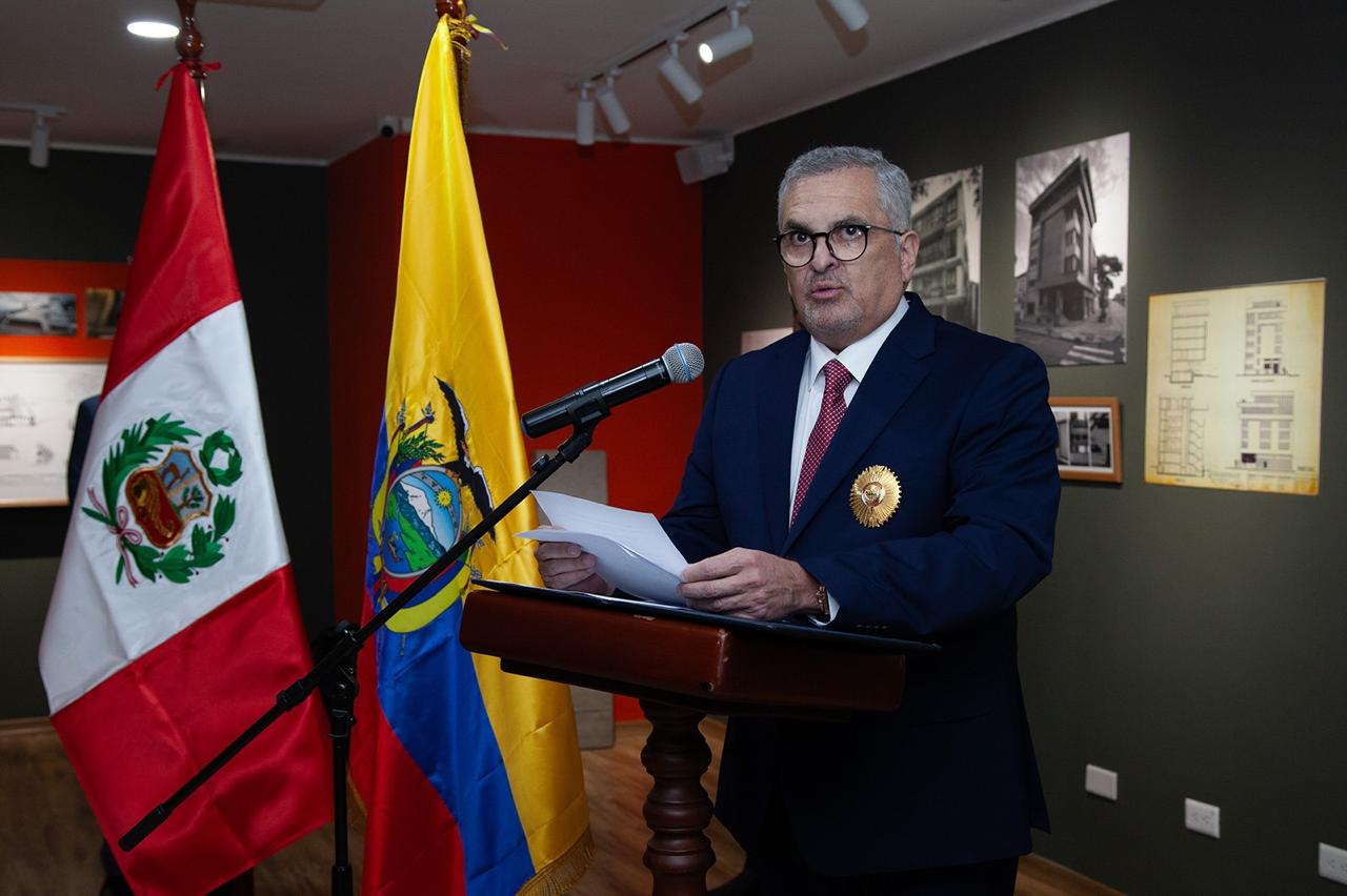 canciller-condecoracion-peru-4