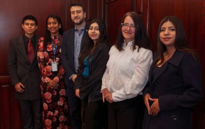 Rector Daniele Rocchio junto a estudiantes de la Universidad UTE que participaron en programas de movilidad académica internacional en Chile